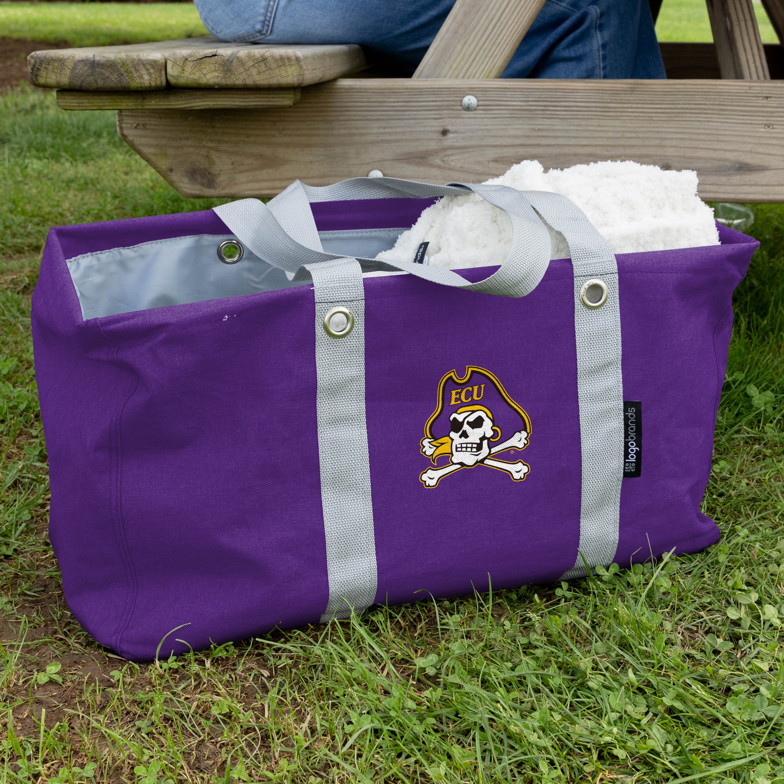 East Carolina Crosshatch Picnic Caddy