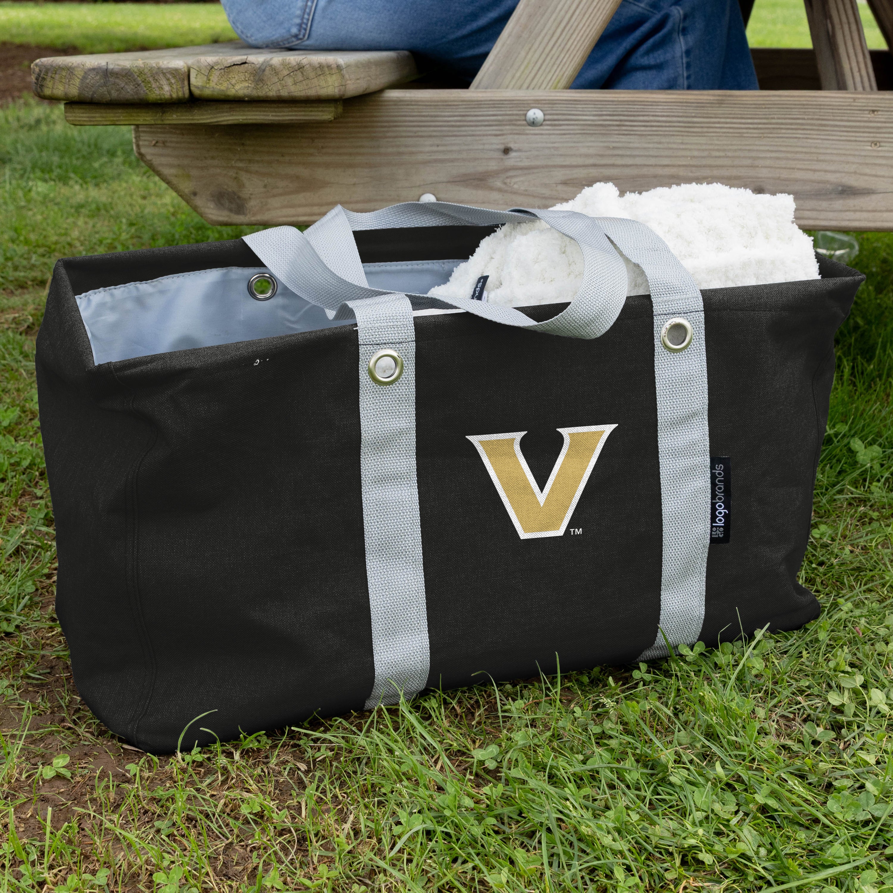 Vanderbilt Crosshatch Picnic Caddy