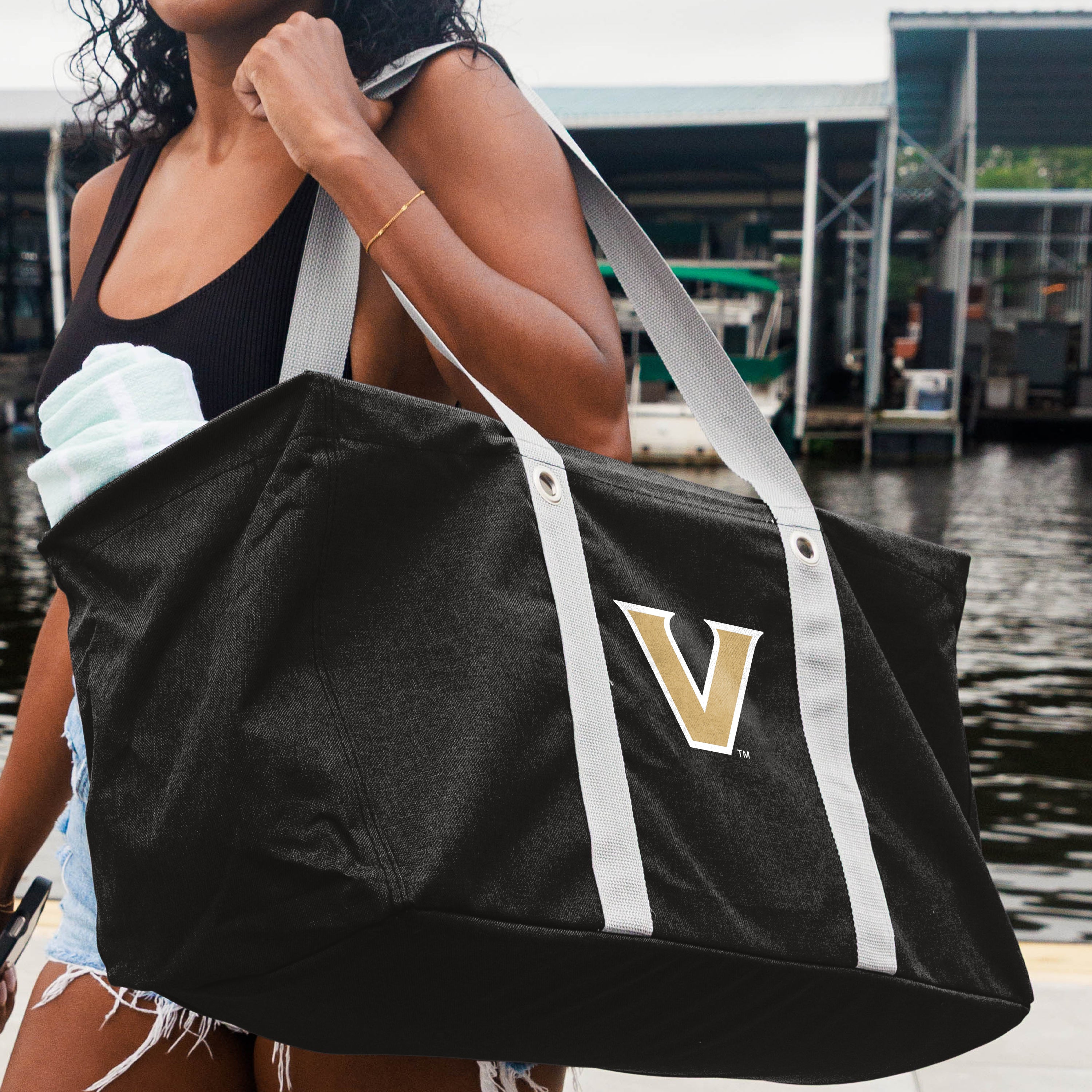 Vanderbilt Crosshatch Picnic Caddy